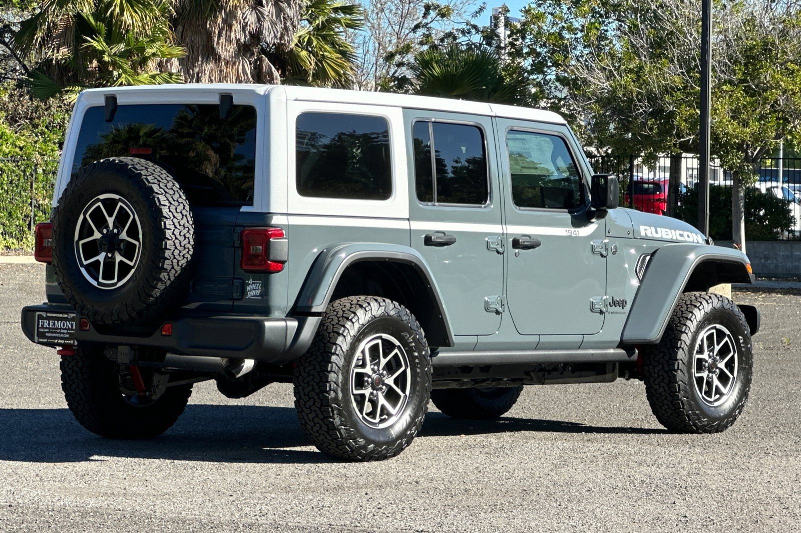 New 2026 Jeep Wrangler Unlimited Rubicon w/ Whitecap Package AWD/4WD image 3