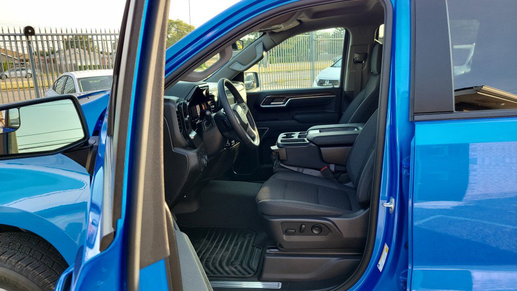 Used 2025 Chevrolet Silverado 1500 LT AWD/4WD image 17