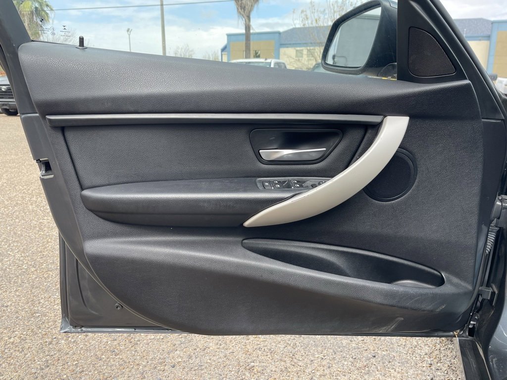 Used 2016 BMW 320i Sedan image 10
