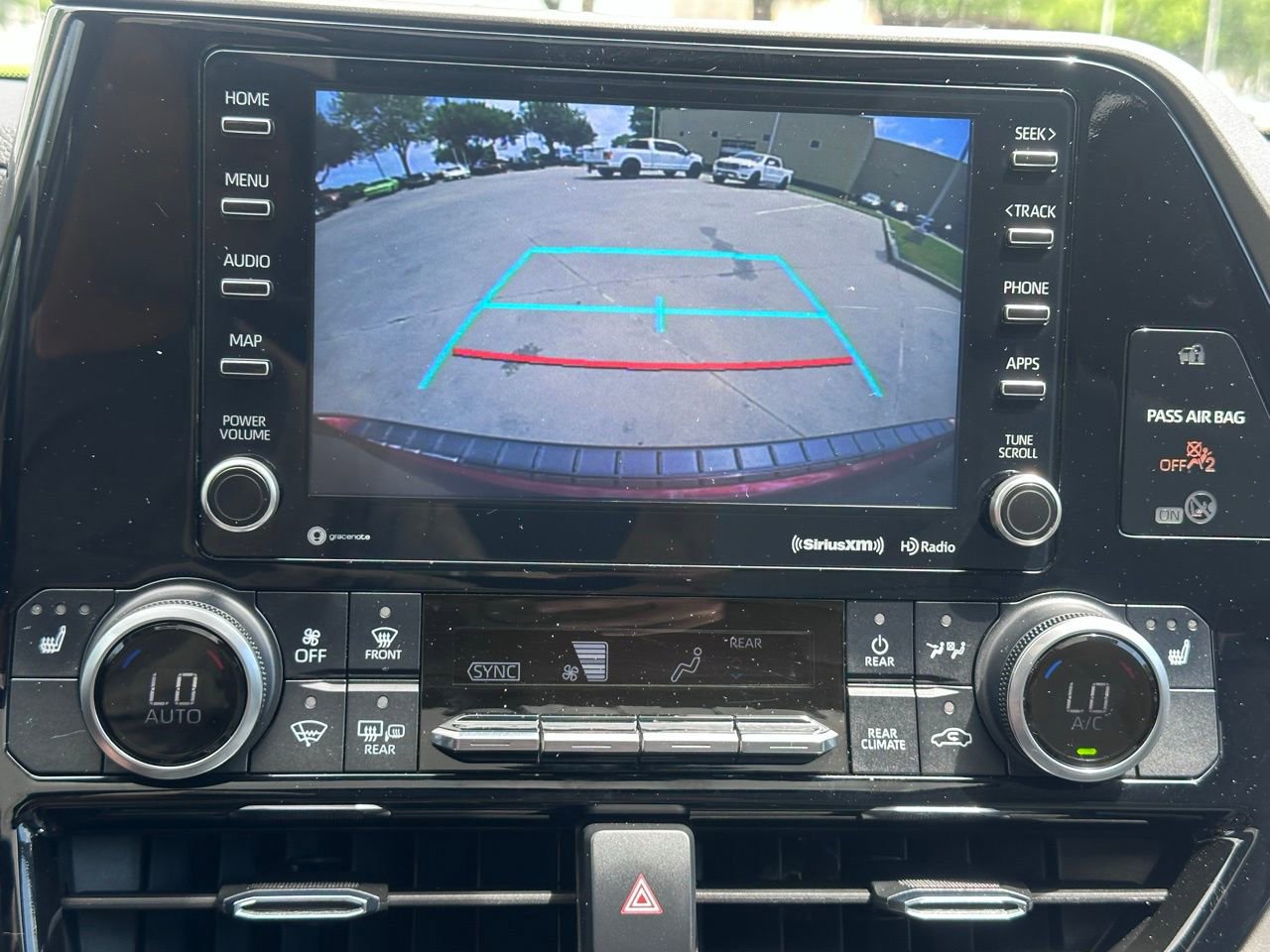 Used 2022 Toyota Highlander XLE image 32