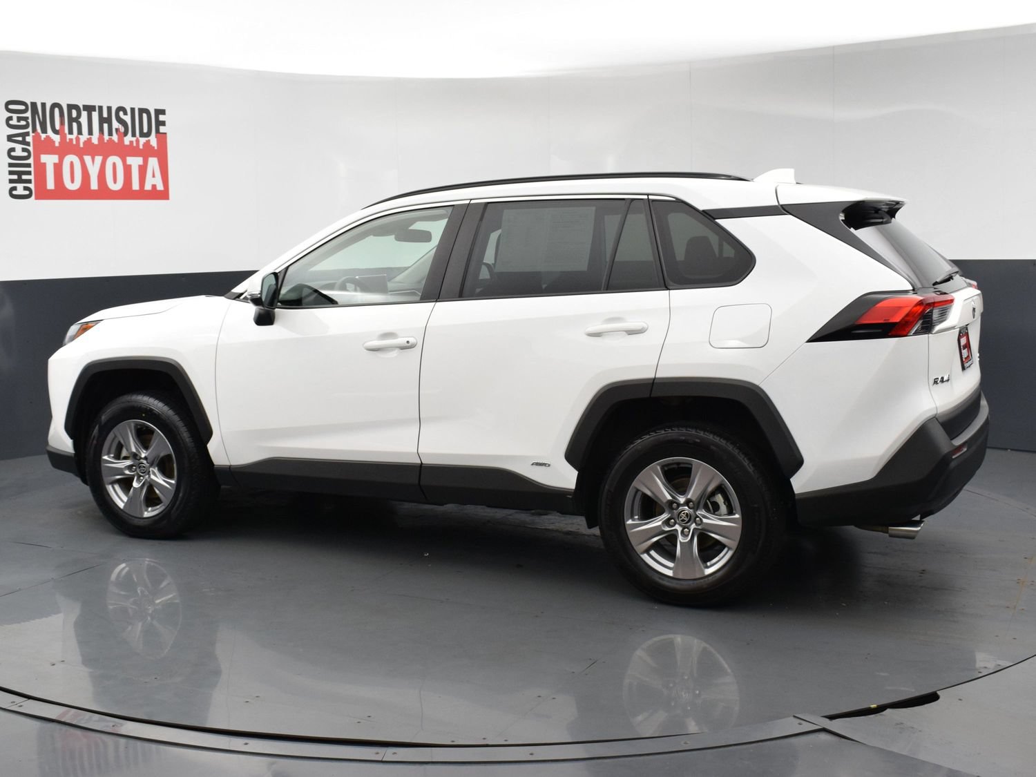 Used 2025 Toyota RAV4 XLE AWD/4WD image 2