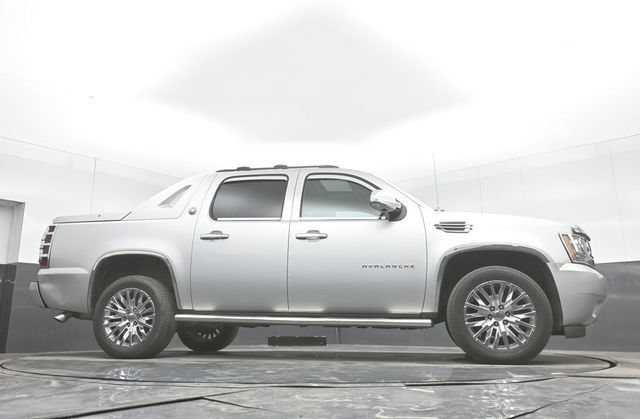 Used 2013 Chevrolet Avalanche LT AWD/4WD image 44