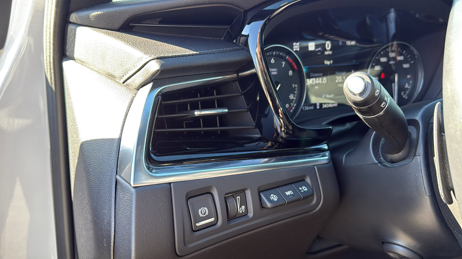 Used 2022 Cadillac XT6 Premium Luxury w/ Technology Package image 13