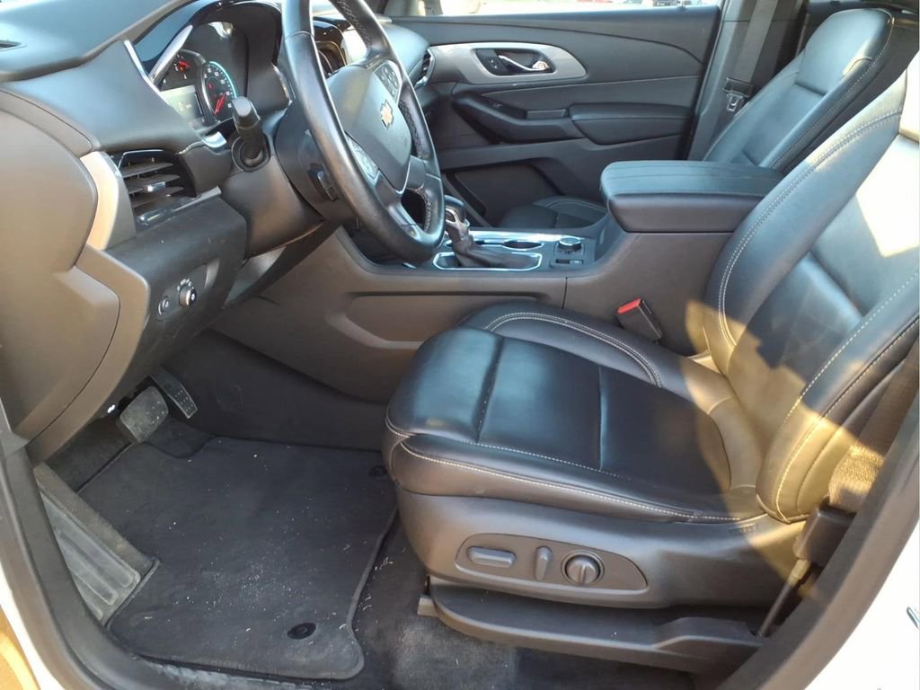 Used 2023 Chevrolet Traverse LT image 18