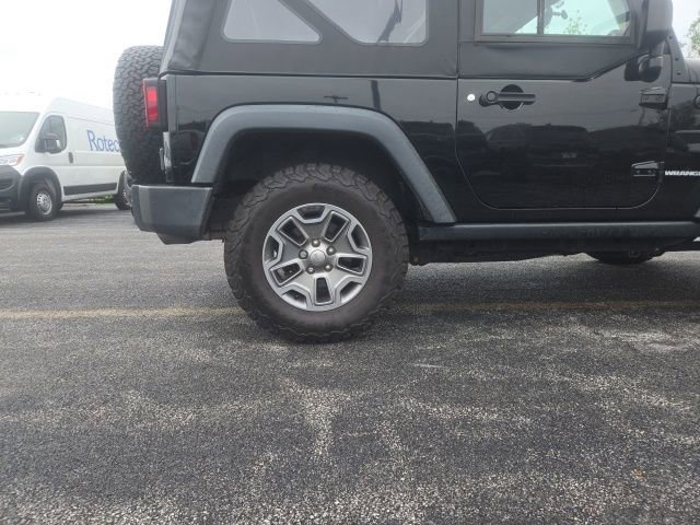 Used 2016 Jeep Wrangler Rubicon w/ Connectivity Group AWD/4WD image 9