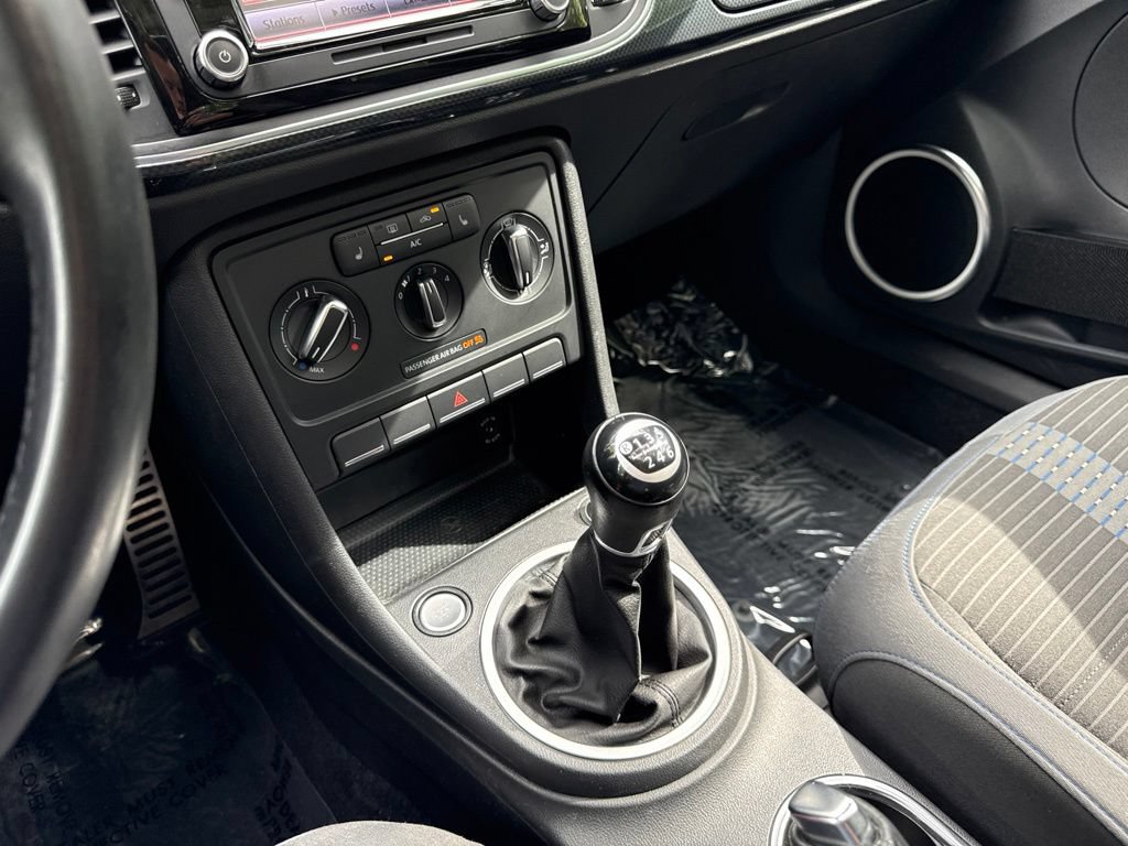 Used 2013 Volkswagen Beetle R-Line FWD image 28