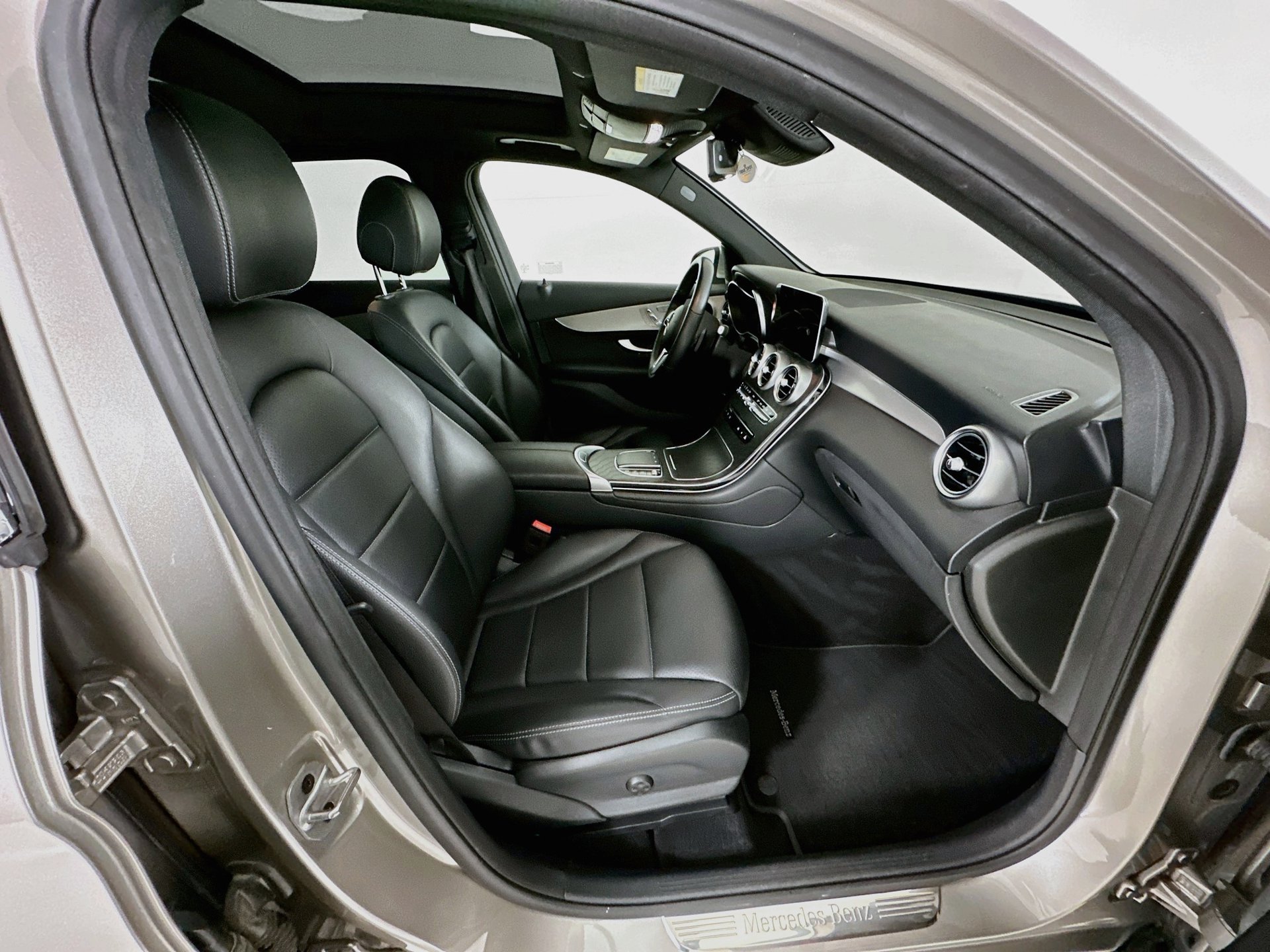 Certified 2022 Mercedes-Benz GLC 300 image 30