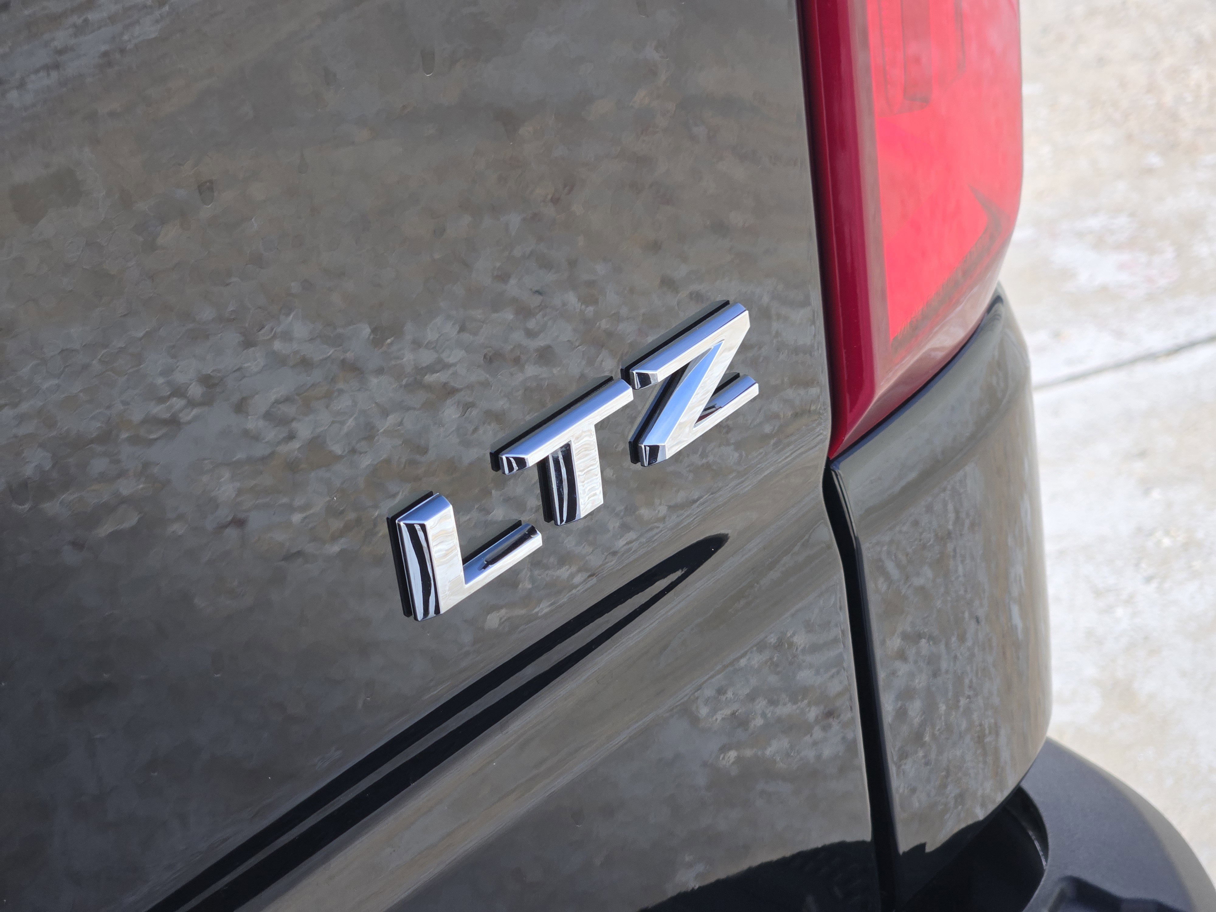 Used 2025 Chevrolet Silverado 1500 LTZ w/ LTZ Premium Package image 14