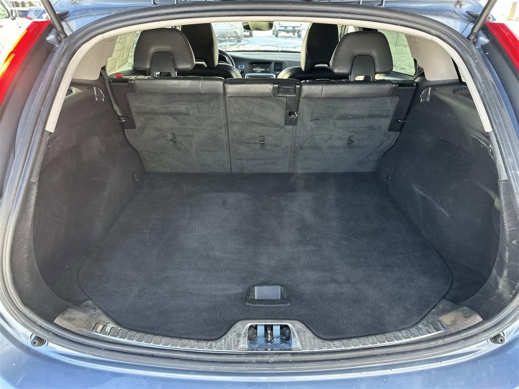 Used 2017 Volvo V60 T5 Cross Country w/ Convenience Package image 10