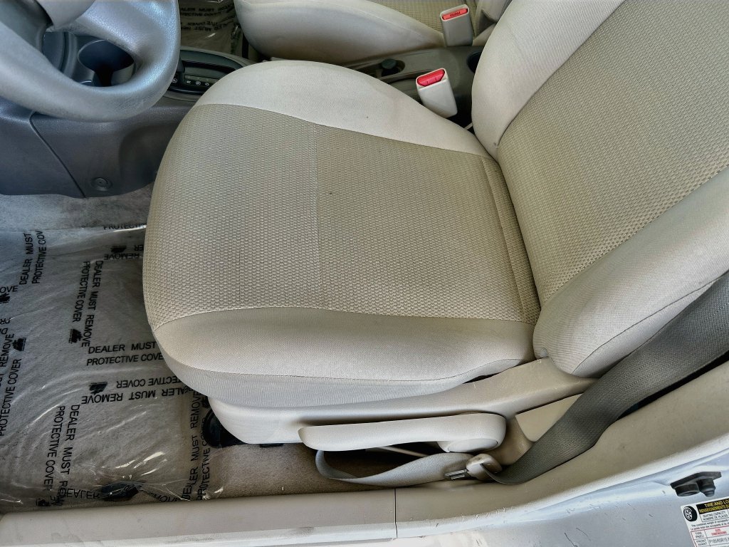 Used 2012 Nissan Versa SV FWD image 17