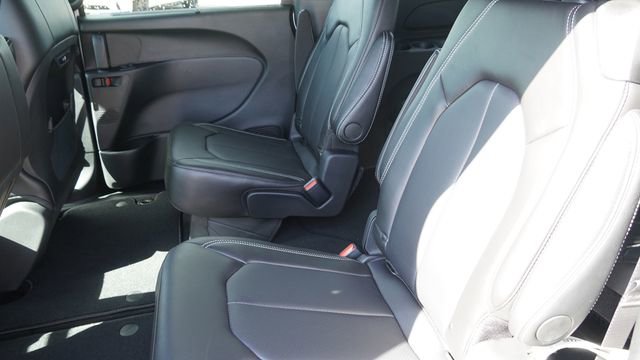 New 2026 Chrysler Pacifica Select FWD image 14