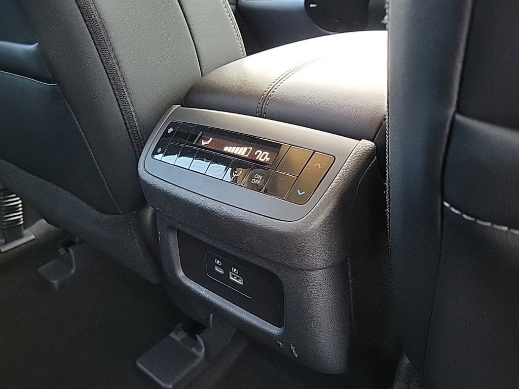 Used 2025 Nissan Pathfinder SL AWD/4WD image 18