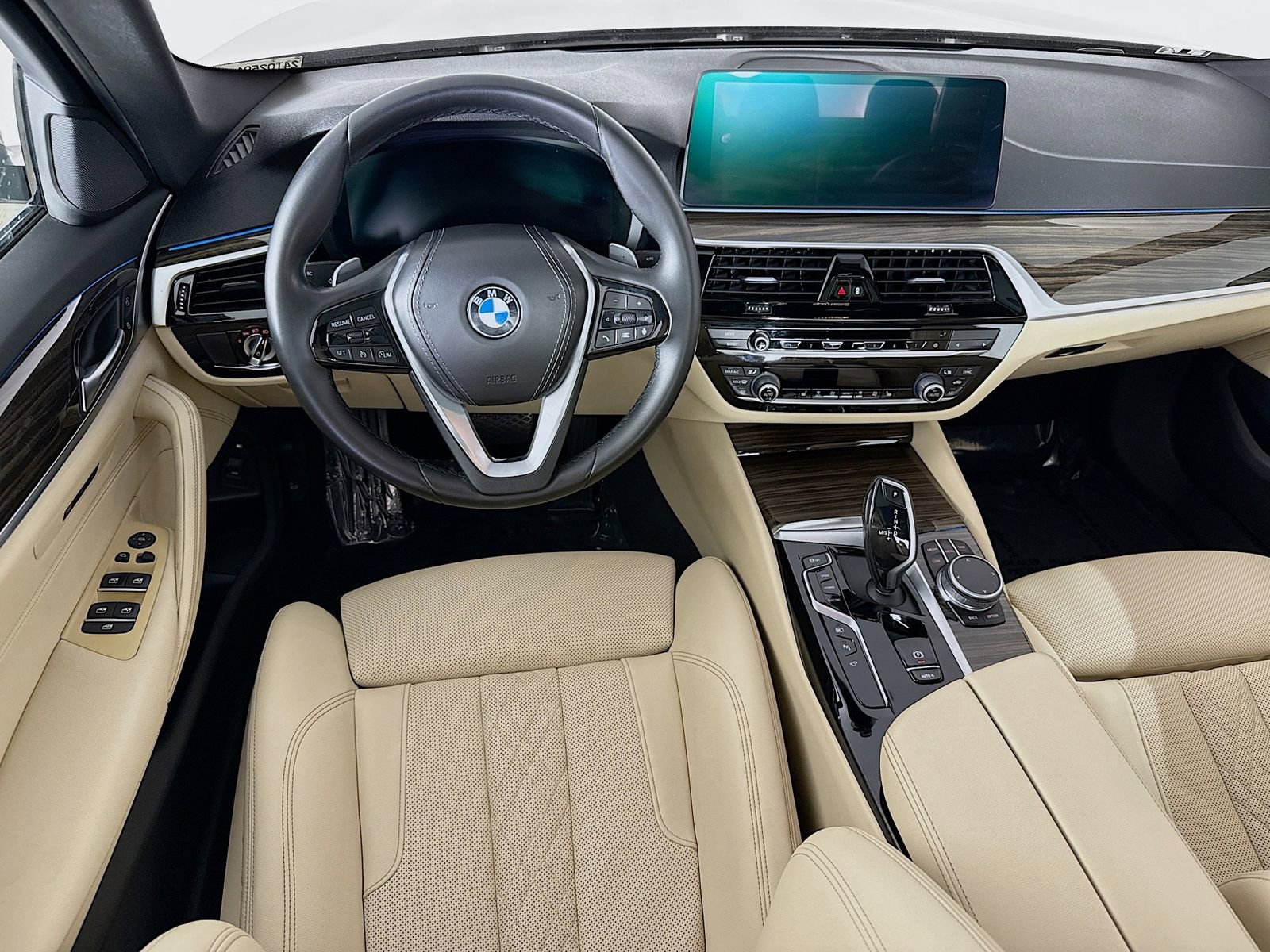 Used 2021 BMW 530e w/ Parking Assistance Package image 23