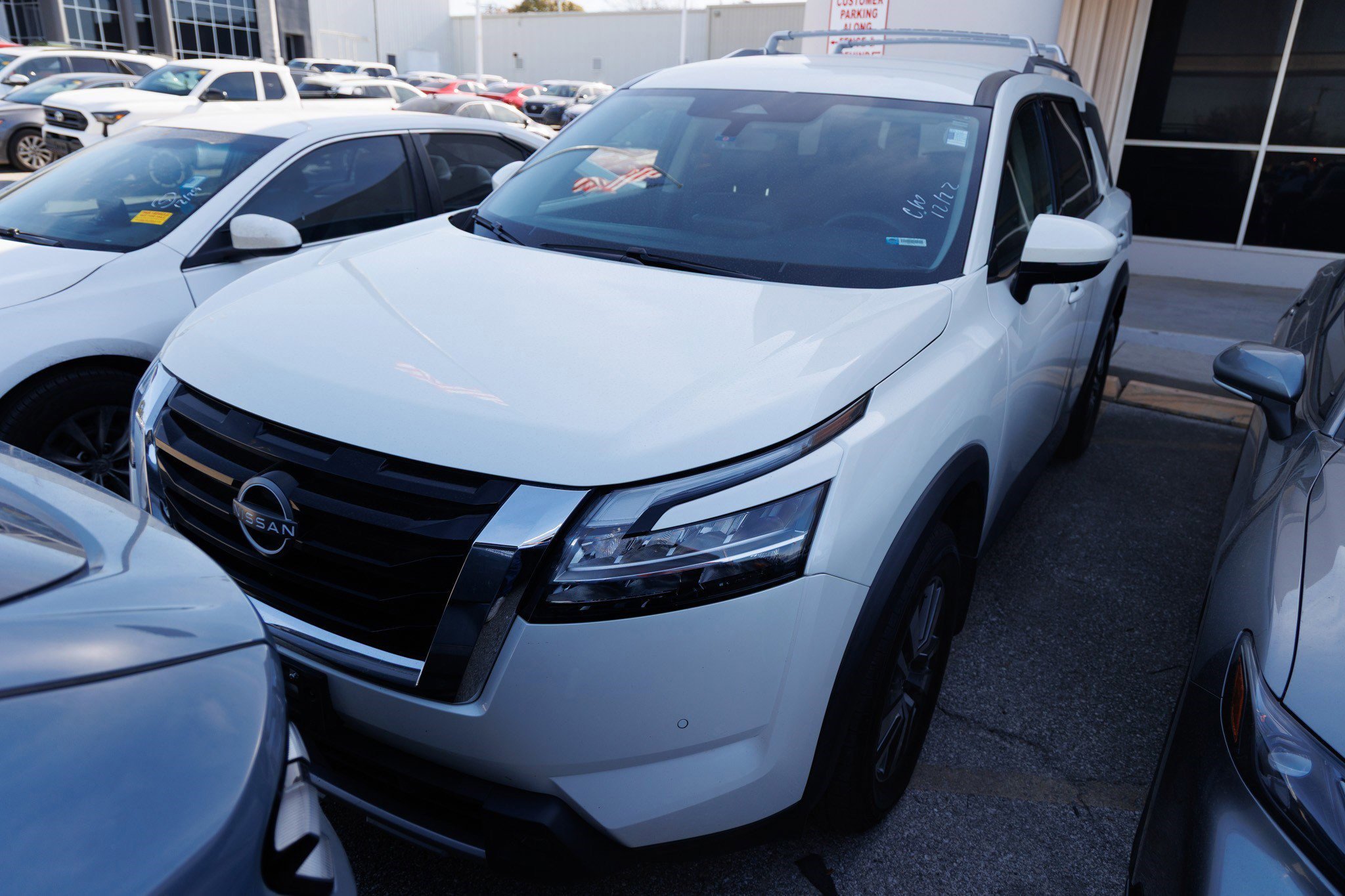 Used 2023 Nissan Pathfinder SL w/ Lighting Package (N92) image 1