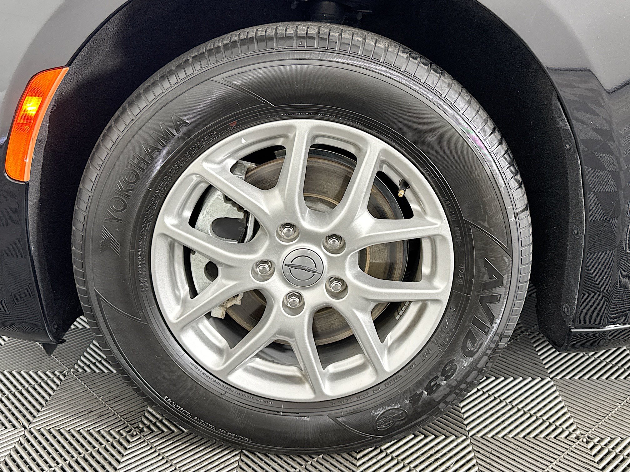 Used 2024 Chrysler Pacifica Touring-L FWD image 37