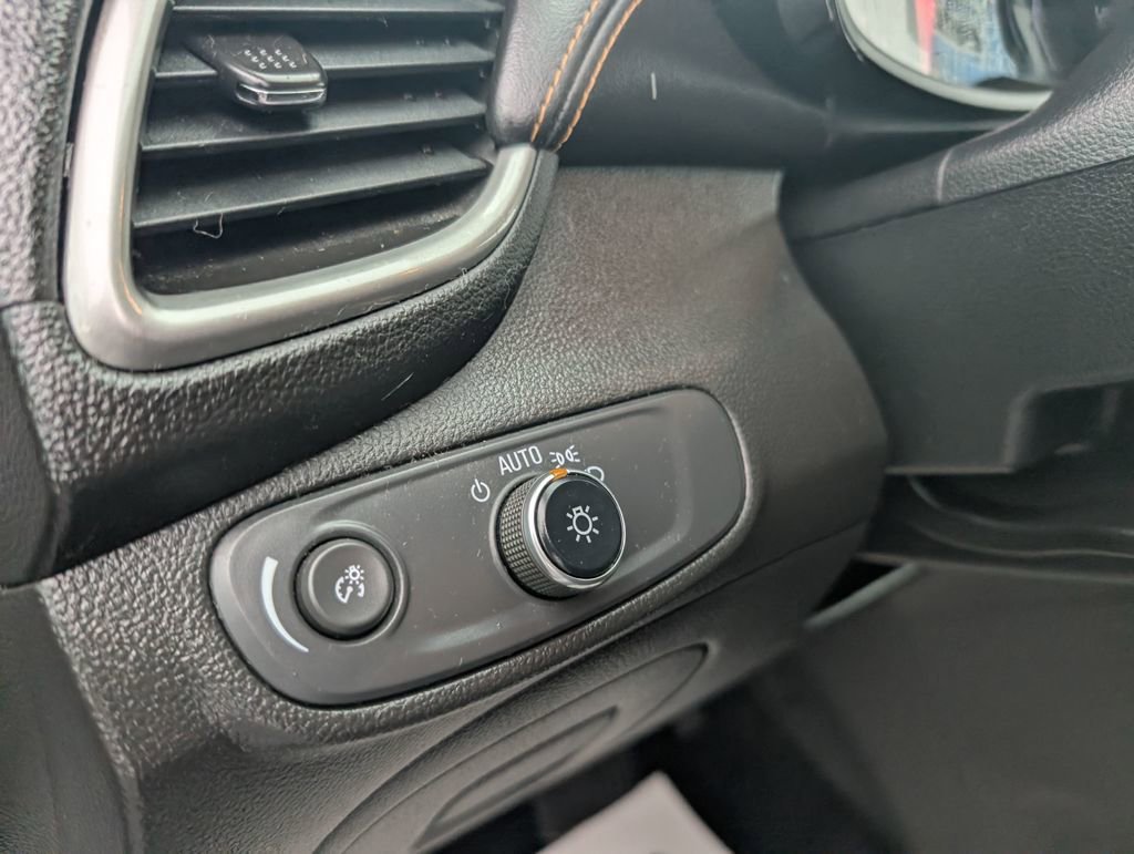 Used 2018 Chevrolet Trax LT w/ LT Convenience Package image 16