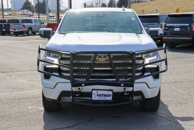 Used 2023 Chevrolet Silverado 1500 High Country w/ Technology Package image 2