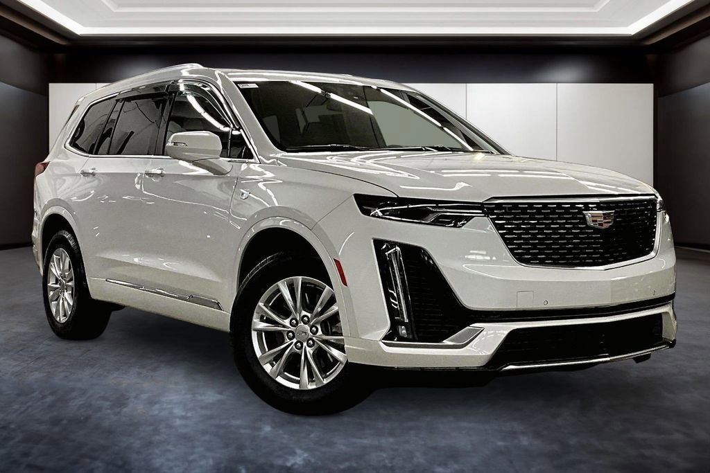 Certified 2025 Cadillac XT6 Luxury AWD/4WD image 1