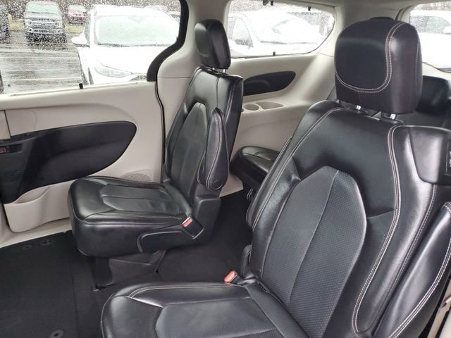Used 2022 Chrysler Pacifica Touring-L image 25
