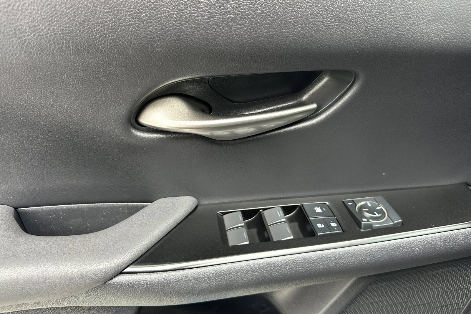 Used 2021 Lexus UX 200 w/ Accessory Package (Z2) FWD image 11