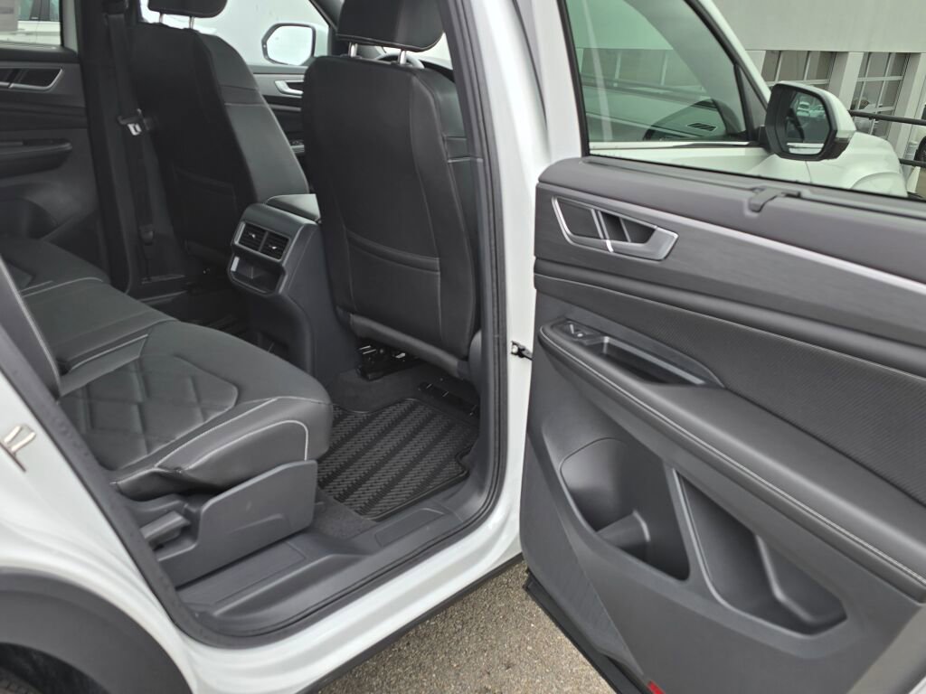 New 2026 Volkswagen Atlas Cross Sport SE AWD/4WD image 36