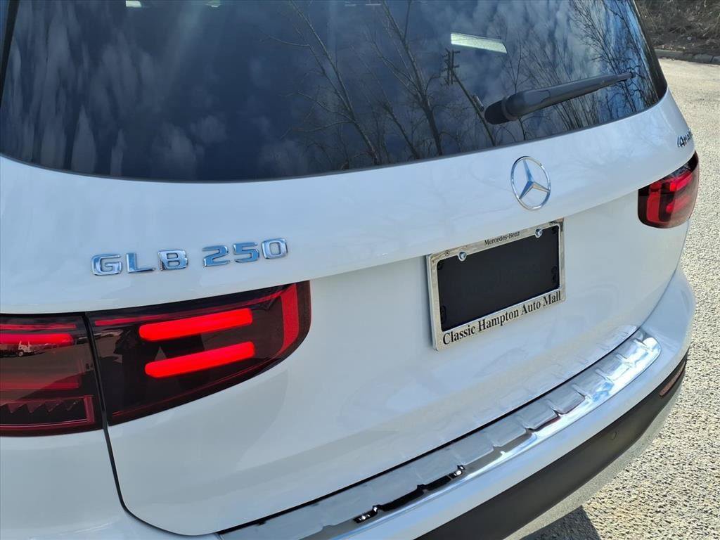 New 2026 Mercedes-Benz GLB 250 4MATIC image 9