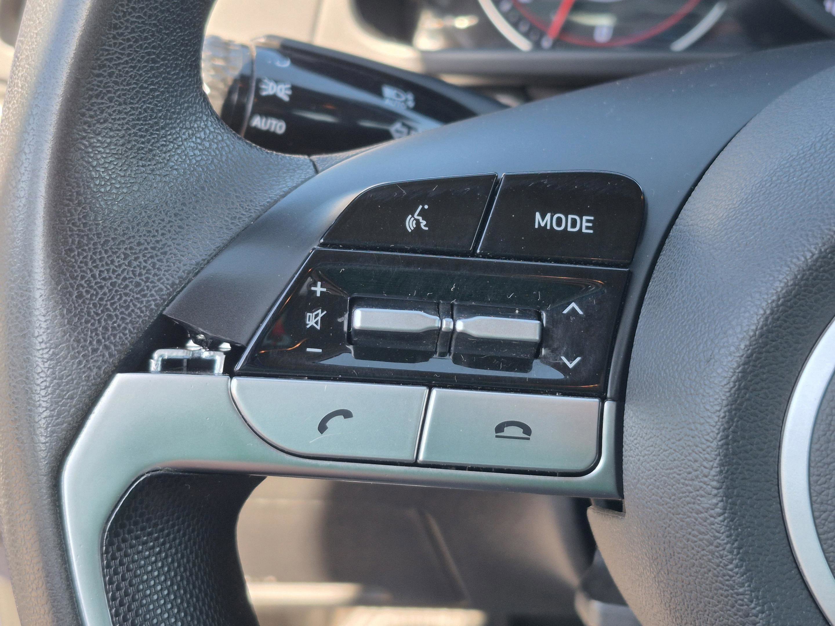Certified 2021 Hyundai Elantra SE FWD image 27