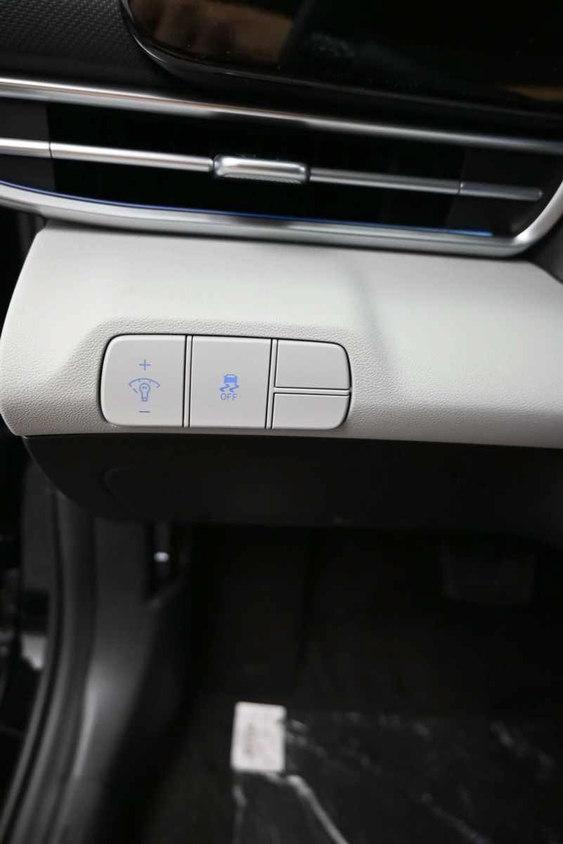 New 2026 Hyundai Elantra Limited FWD image 25