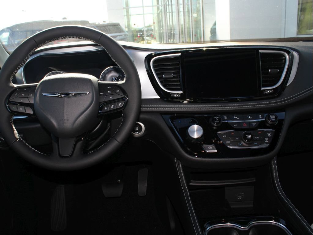 New 2026 Chrysler Pacifica Limited w/ S Appearance Package image 12