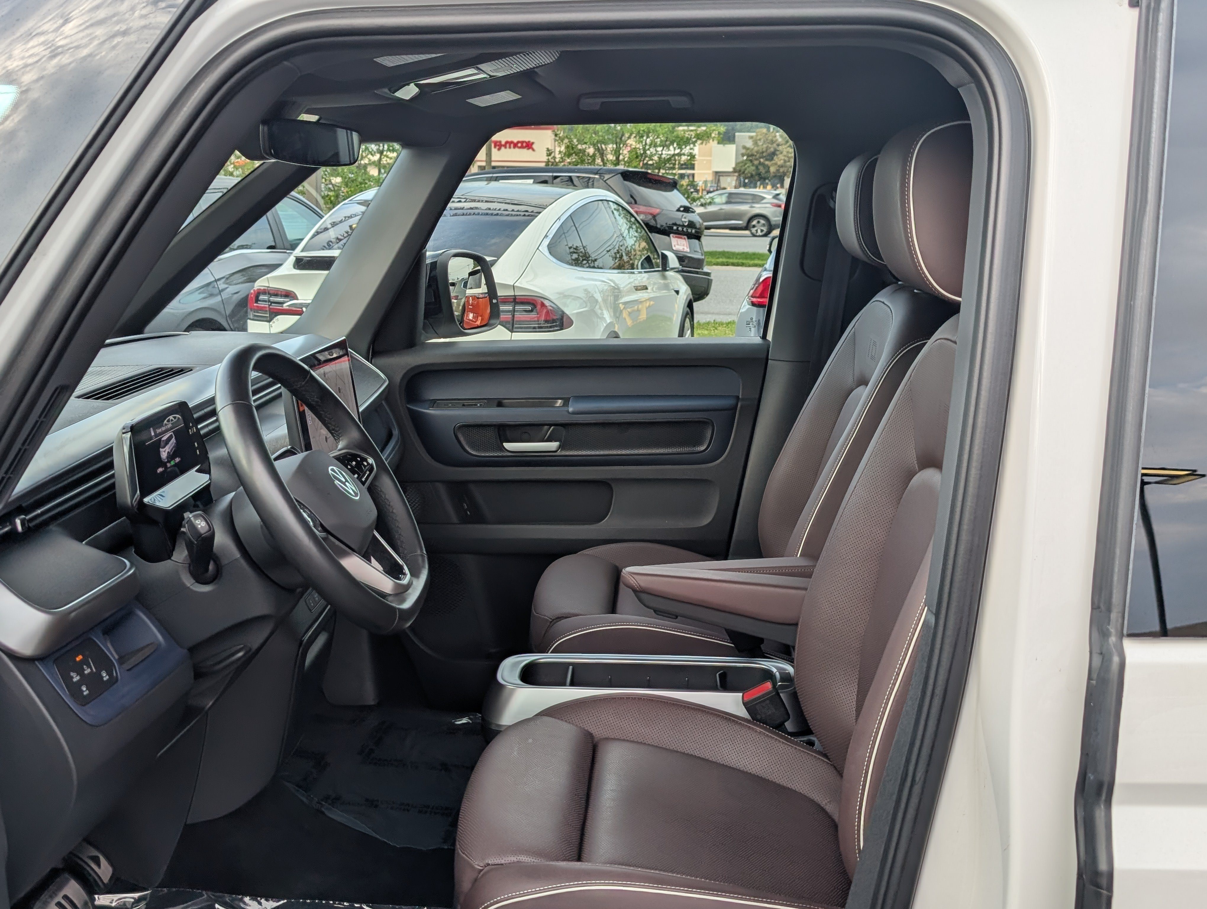 Used 2025 Volkswagen ID. Buzz Pro S Plus RWD image 17