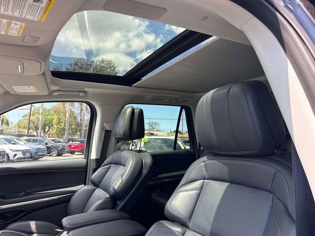 Used 2025 Lincoln Navigator Reserve image 25
