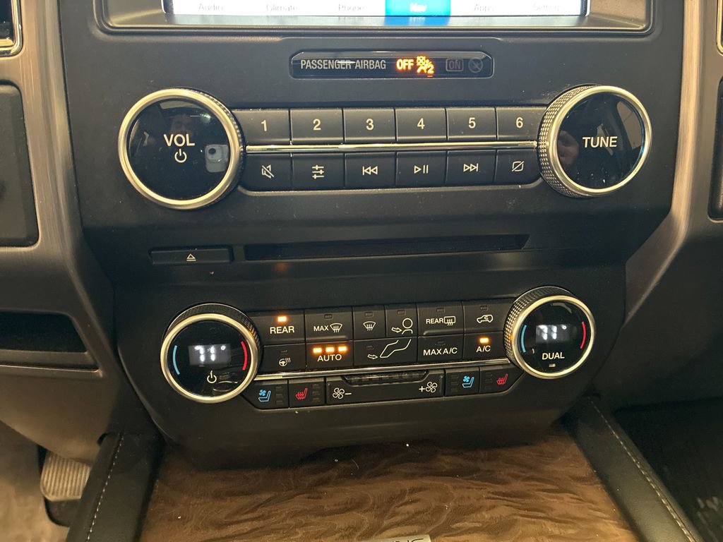 Used 2018 Ford Expedition Max Platinum AWD/4WD image 17