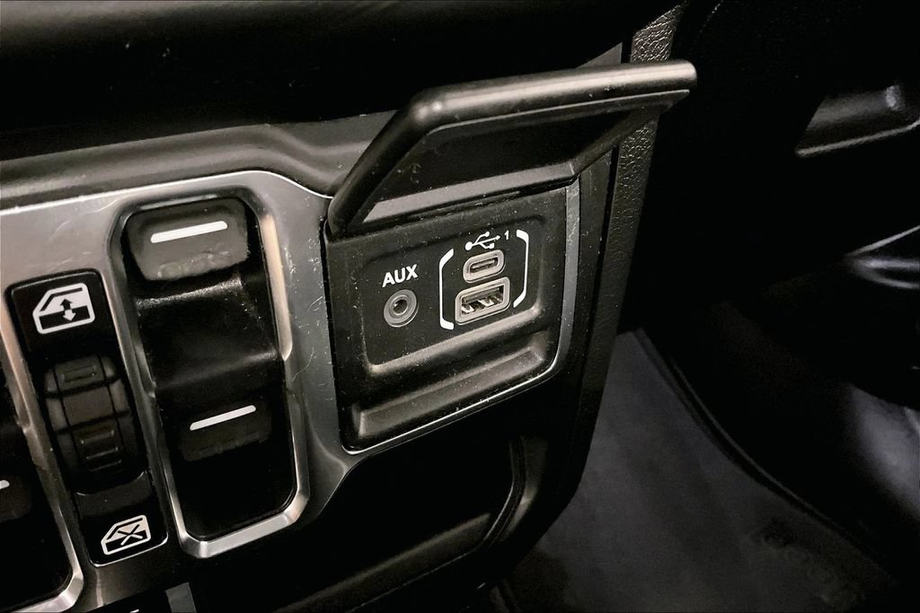 Used 2021 Jeep Gladiator Rubicon w/ Safety Group AWD/4WD image 17