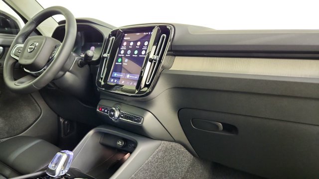 New 2026 Volvo XC40 B5 Plus w/ Protection Package Premier AWD/4WD image 33