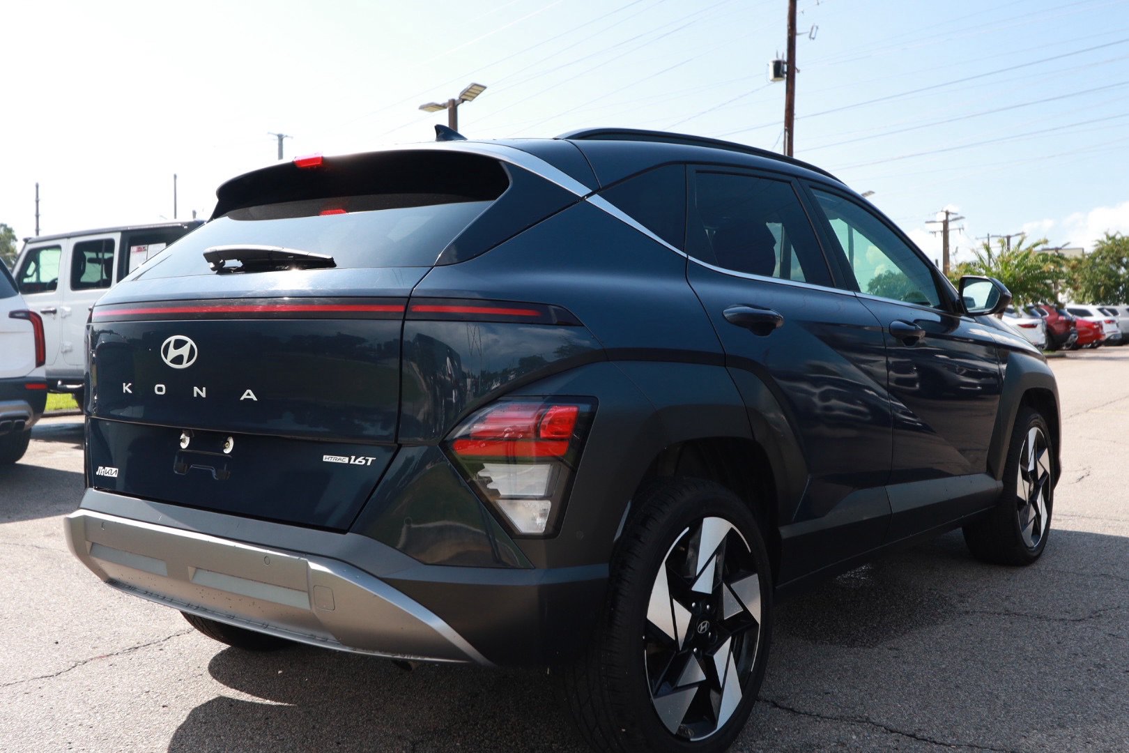 Used 2024 Hyundai Kona Limited AWD/4WD image 5