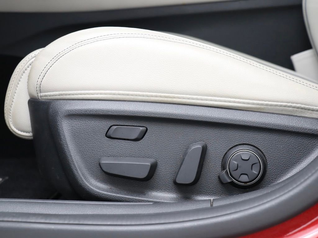 Used 2022 Genesis G70 3.3T w/ Sport Advanced Package image 17