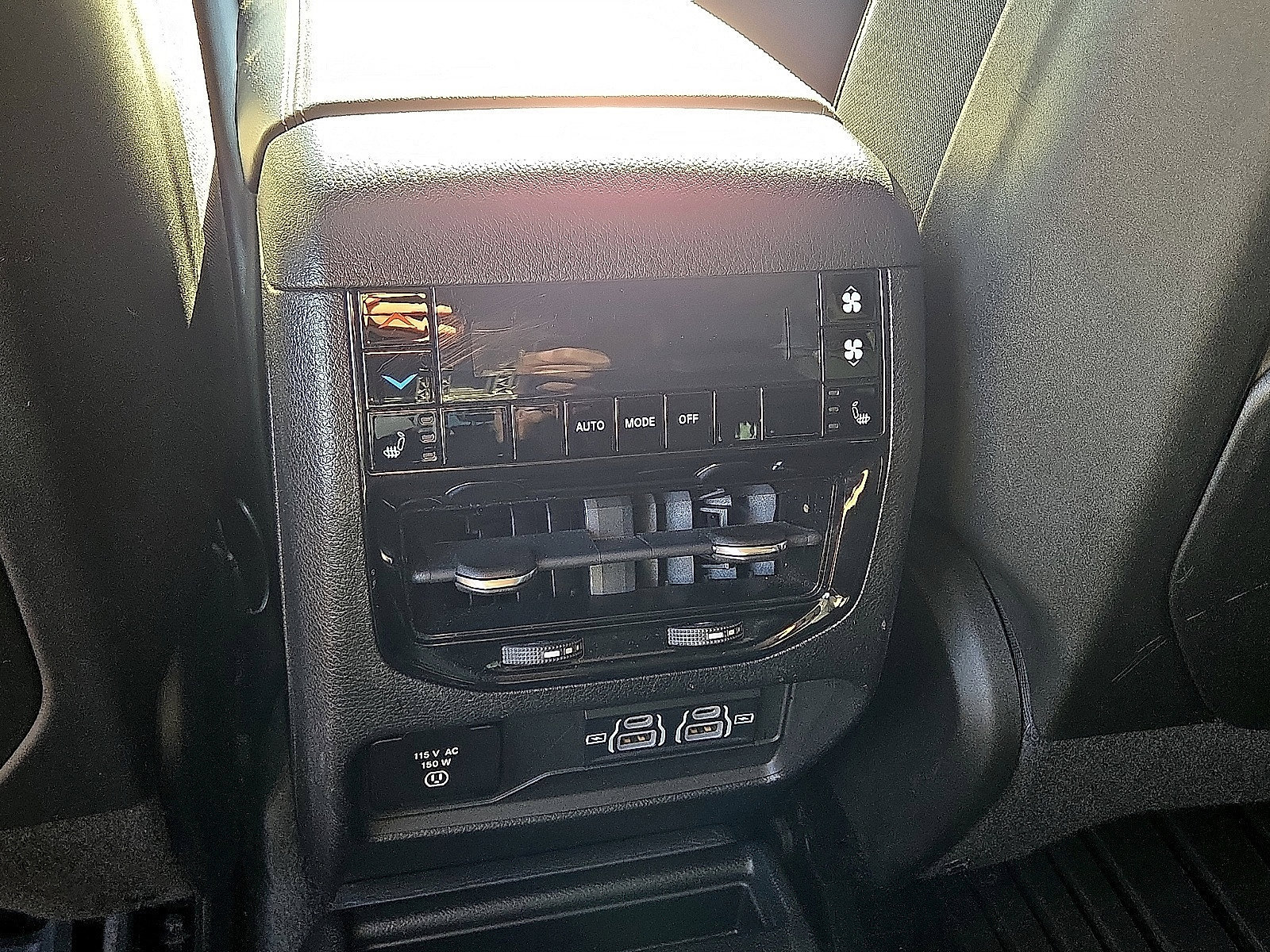 Used 2022 Jeep Grand Cherokee L Limited w/ Black Appearance Package AWD/4WD image 16