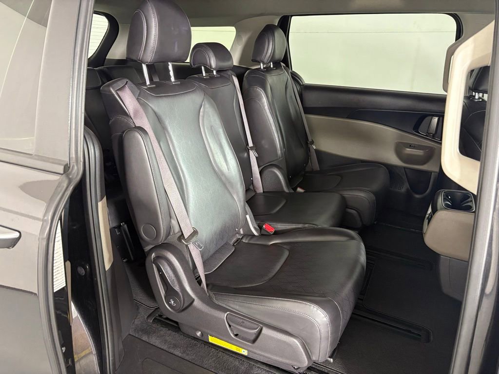 Used 2025 Kia Carnival image 42