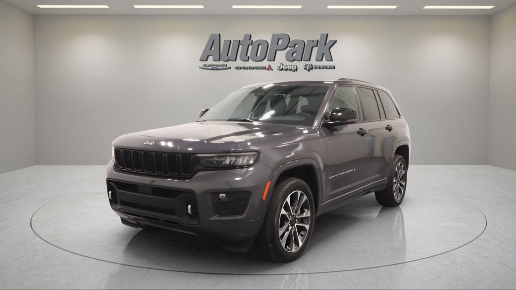 Certified 2023 Jeep Grand Cherokee Overland AWD/4WD image 8