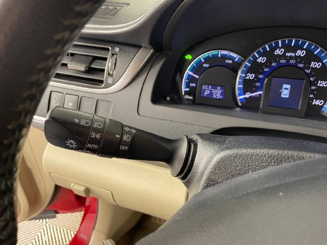 Used 2012 Toyota Camry XLE w/ Leather Pkg FWD image 13