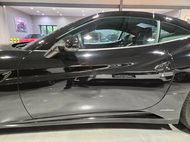 Used 2014 Ferrari California image 6
