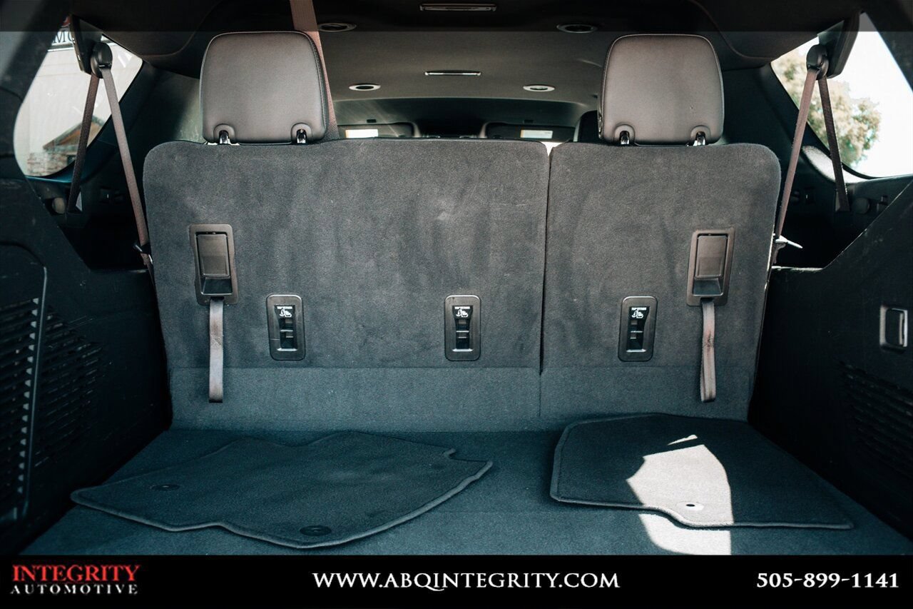 Used 2024 Chevrolet Suburban LT RWD image 42