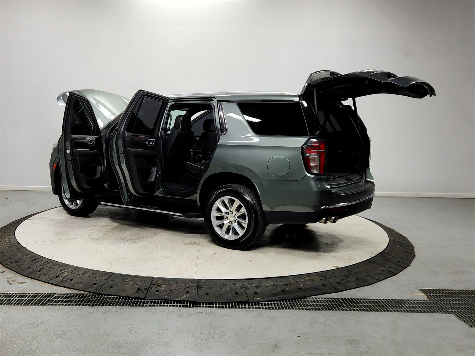 Used 2023 Chevrolet Tahoe Premier image 13