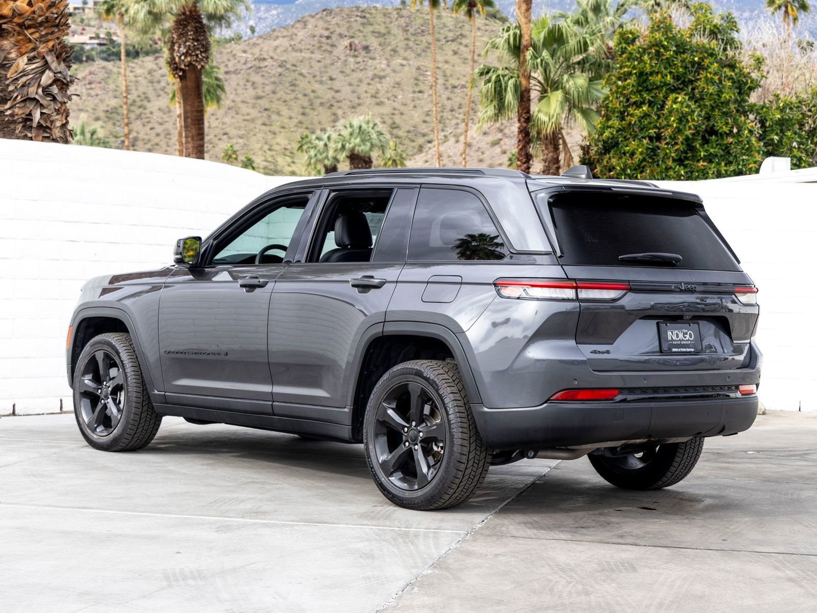 Used 2023 Jeep Grand Cherokee Altitude image 7