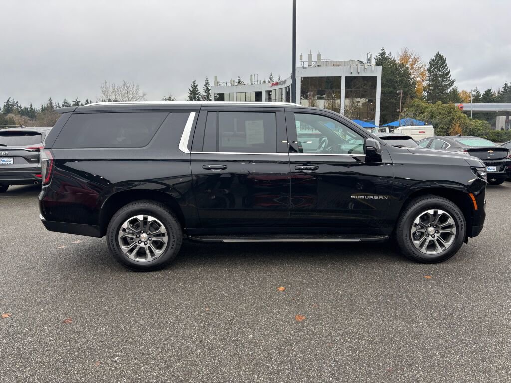 Certified 2025 Chevrolet Suburban LT w/ Comfort Package image 4