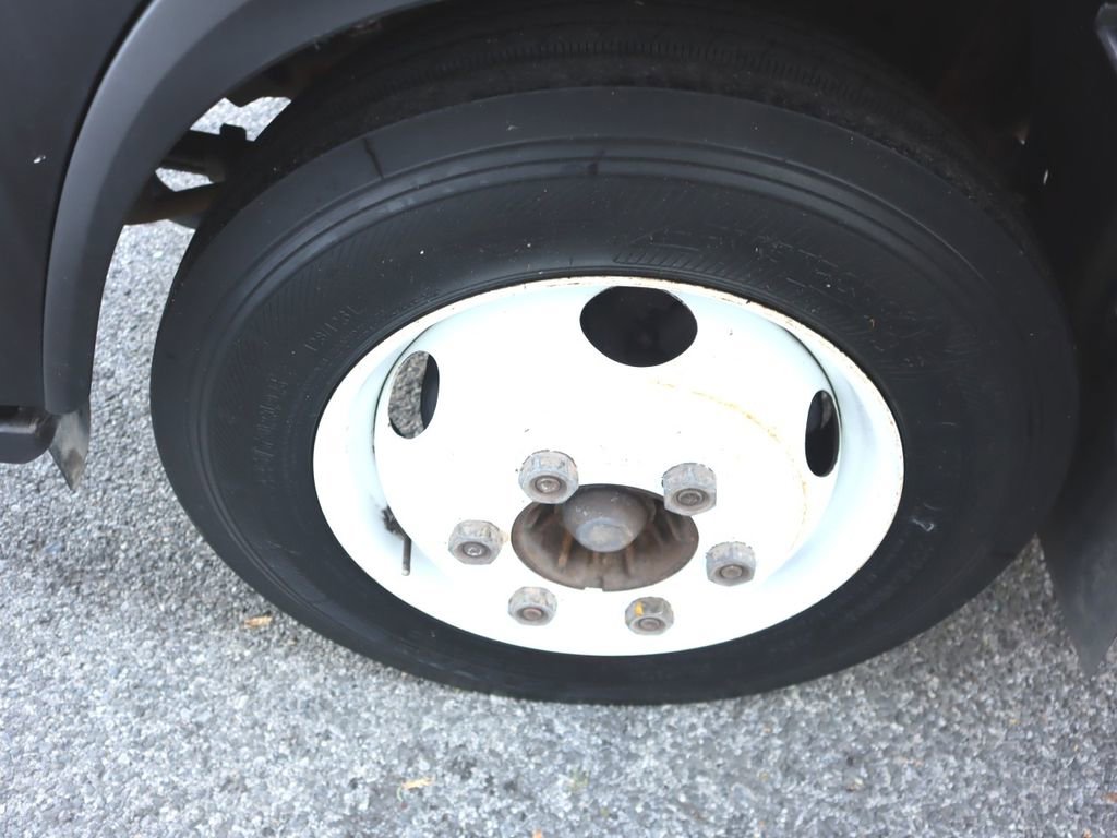 Used 2019 Isuzu NPR image 21