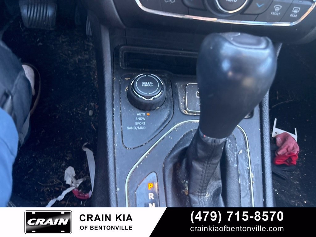 Used 2021 Jeep Cherokee Latitude Lux w/ Comfort/Convenience Group AWD/4WD image 18