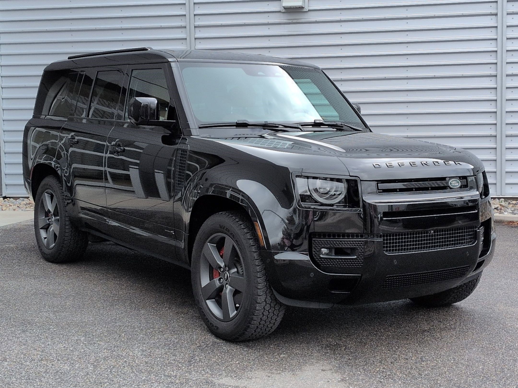 Used 2025 Land Rover Defender 130 X image 3