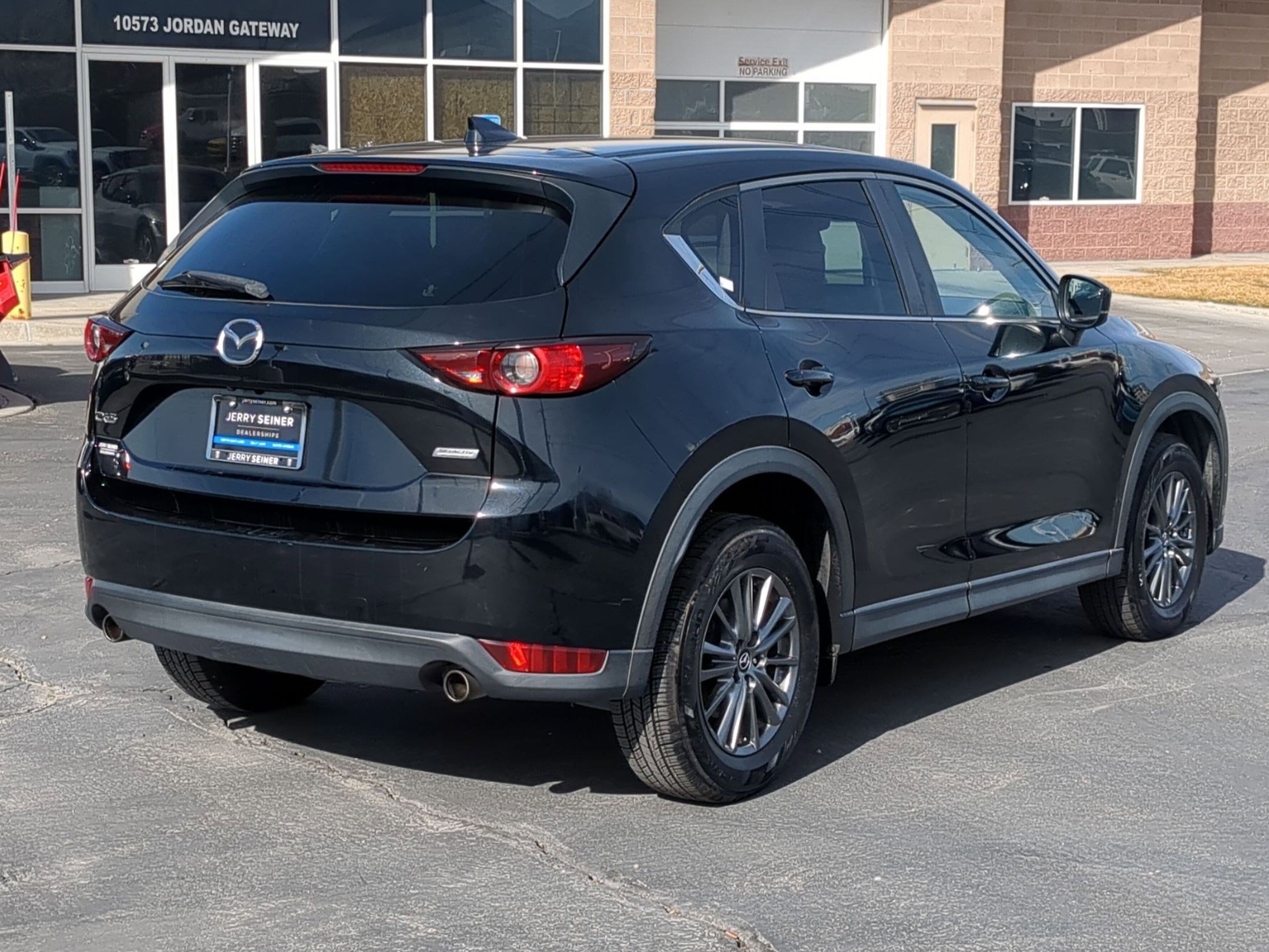 Used 2017 MAZDA CX-5 Touring w/ Preferred Equipment Package image 5
