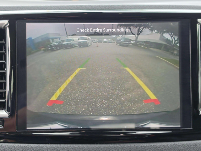 Used 2024 Chrysler Pacifica Touring-L FWD image 32